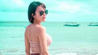 Wika Salim Berjemur di Bali, Cantiknya Gak Ada Obat!