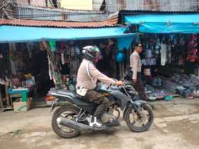 Personil Polsek Reteh Cooling System dan Patroli Sampaikan Pesan Pemilu Damai