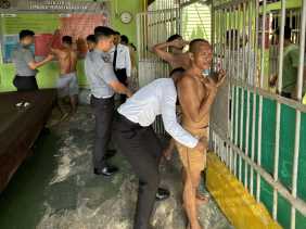 Cegah Gangguan Keamanan, Lapas Pekanbaru Rutin Razia Kamar Warga Binaan