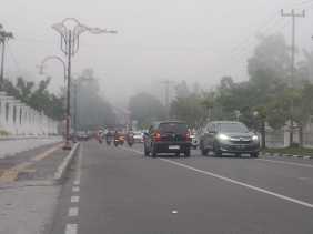 Kabut Tebal Selimuti Riau Pagi Hari, Malam Diprediksi Hujan Deras