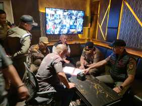 Sidak ke Hiburan Malam D'Poin, Satpol PP Pekanbaru Periksa Izin Hingga Cek Satu Persatu Ruangan