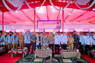 Wujud Nyata Penguatan Ekonomi Rakyat, Bupati Kasmarni Resmikan Koperasi Merah Putih di Desa Bumbung