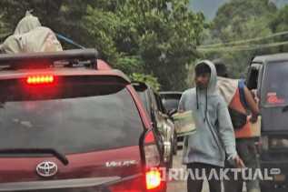 Pungli di Perbatasan Sumbar-Riau, Jalan Macet hingga 7 Jam dan Ambulans Ikut Terhambat