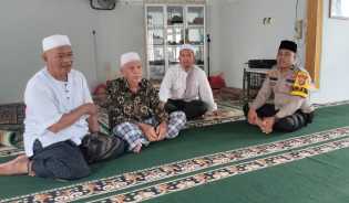 Polsek Tempuling Sosialisasikan Pemilu 2024 usai Salat Subuh Berjamaah di Masjid Nurul Iman