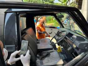 Pria Paruh Baya Ditemukan Tewas Dalam Pickup di Parkiran Pasar Cik Puan