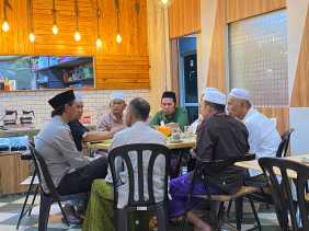 Silahturahmi Polsek Kateman dengan Pengurus Masjid Al Falah dalam Rangka Cooling System Pemilu 2024