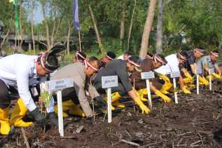 Presisi Expo 2023, Polres Bengkalis Tanam Mangrove di Desa Jangkang