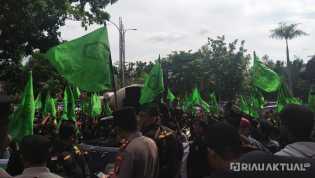 Gelar Aksi di DPRD Riau, Berikut Tuntutan Massa LLMB