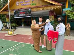 Masuki Masa Pensiun, Kepsek SMA Negeri 10 Pekanbaru Gelar Perpisahan Dengan Siswa