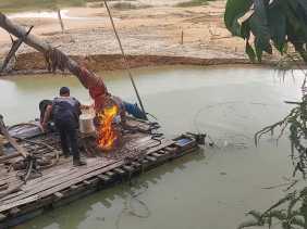 PETI Merajalela, Polsek Kuantan Hilir Tertibkan Dua Rakit, Kapolres: Tidak Ada Toleransi untuk Aktivitas Ilegal