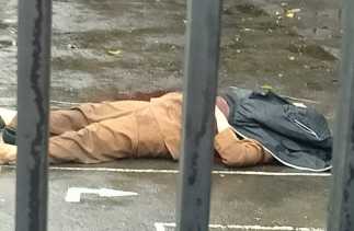 Bunuh Ibu Guru di Halaman Sekolah, Pelaku Tak Langsung Kabur, Cuma Diam dan Tatap Korbannya