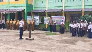 Jadi Pembina Upacara di SMPN 5 Rimba Melintang, Kapolsek Ipda Martin: Hindari Kenakalan Remaja dan Bullying