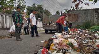 Camat Kulim Bersama TNI-Polri Lakukan Aksi Bersih, Tutup TPS Ilegal di Pematang Kapau