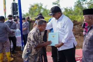 Bupati Siak Serahkan 406 Sertifikat TORA untuk Meningkatkan Kesejahteraan Masyarakat