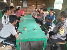 Polsek Keritang Sambangi Desa Pengalihan Sosialisasikan Pemilu Damai 2024