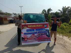 Sambangin Supir Truk, Polsubsektor Pelalawan Edukasi Soal Saber Pungli