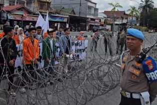 Mahasiswa Gelar Aksi Damai di Polda Riau, Desak Reformasi Polri