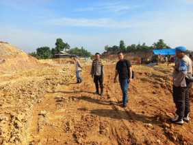 Polsek Tenayan Raya Tertibkan Tiga Lokasi Galian C Ilegal di Pekanbaru
