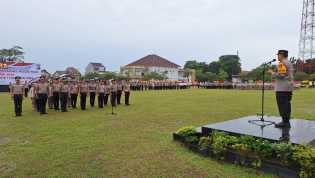 Kapolda Riau Pimpin Upacara Kenaikan Pangkat, 808 Personel Polri dan PNS Raih Penghargaan