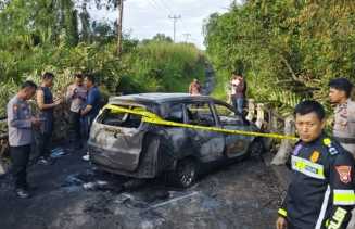 Mobil Terbakar di Jembatan Parit 23 Tembilahan, Dua Orang Alami Luka Bakar Serius