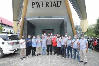 Kunjungi PWI Riau, Kapolda: Saya Datang Karena Wartawan Adalah Pahlawan Saya