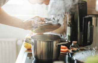 Ini 5 Makanan yang Bisa Jadi Racun Jika Dimasak atau Terlalu Matang