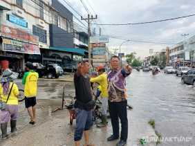 Jalan Riau Direndam Banjir, PUPR Sebut Drainase Tidak Aktif