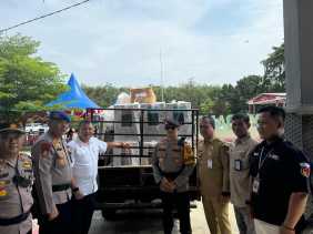 Kombes Nasriadi Pantau Pengamanan Logistik Pemilu di Pulau Rupat