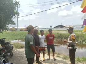 Bhabinkamtibmas Mukti Jaya Ajak SPSI Bongkar Muat Ciptakan Pilkada Tanpa Hoaks di Rokan Hilir