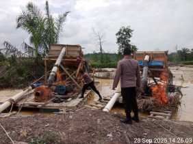 Polisi di Kuansing Musnahkan Enam Rakit Tambang Emas Ilegal