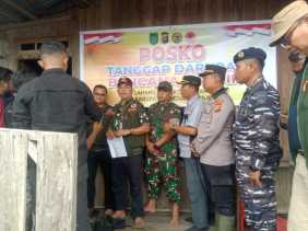 Pj Bupati, Dandim, Kapolsek Gaung Bagi Sembako dan Lakukan Pemeriksaan Kesehatan di Desa Lahang Hulu Inhil