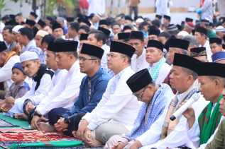 Ribuan Masyarakat Laksanakan Sholat Idul Fitri 1445 H di Polres Siak
