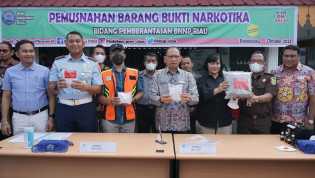 BNNP Riau Musnahkan 1.107,9 gram Ganja Kering Siap Edar ke Gili Trawangan NTB