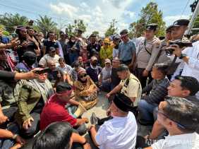 Ratusan Massa Gelar Aksi di Depan Kantor ATR/BPN Pekanbaru, Tuntut Pembersihan Korupsi dan Mafia Tanah