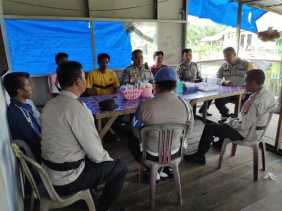 Kantor Kelurahan dan Warung Kopi Jadi Sasaran Kapolsek Enok Laksanakan Giat Cooling System