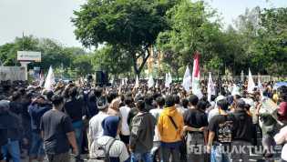 Ribuan Massa KOMMARI Geruduk Kejati Riau, Ini Tuntutannya