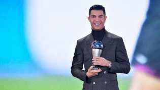 Cristiano Ronaldo Sabet Penghargaan Spesial FIFA 2021