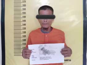 Curi Besi Penutup Parit, Aksi Tetangga Terekam CCTV