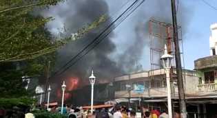 Kebakaran Hebat Hanguskan 15 Ruko di Pasar Kecamatan Sungai Apit, Siak