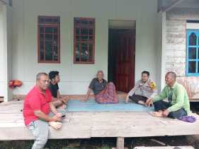 Bripka Hardi Satria Sosialisasikan Pemilu Damai di Desa Gembaran Inhil