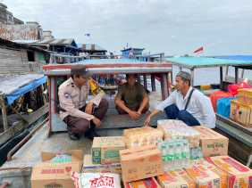 Cooling System Pemilu Damai, Babinkamtibmas Desa Air Tawar Sasar ABK Kapal Barang