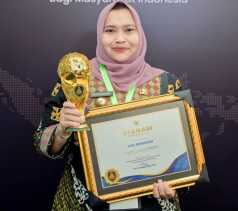 Bupati Kasmarni Raih Penghargaan UHC 2024, Buktikan Komitmen Tinggi terhadap Kesehatan Masyarakat