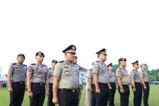 1.116 Personel dan 21 PNS Polda Riau Naik Pangkat