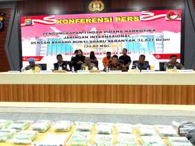 Sepasang Kekasih Bawa 32 Kg Sabu dari Malaysia Ditangkap di Dumai