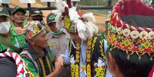 Ke IKN, Gibran Ditahbiskan sebagai Warga Kehormatan Dayak