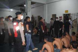 Personel Gabungan Gelar Razia Serentak di Rutan Kelas I Pekanbaru
