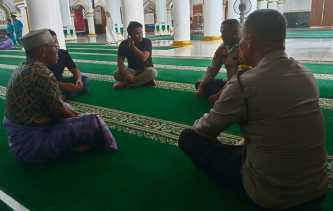 Polsek Senapelan Subuh Berjamaah, Sosialisasikan Pemilu Damai 2024