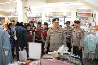 Kapolda Riau Ikut Patroli, Pantau Keamanan Pusat Belanja