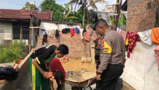 Colling System Pemilu, Polres Dumai Renovasi Rumah Warga