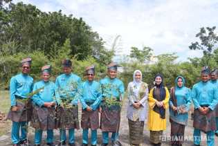 Sinergi Green Policing, Kapolres dan Bupati Kompak Tanam Pohon di HUT ke-26 Rohil
